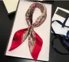 2023Chiffon Scarf Slows Scarfs Szalik Szalik Projektowanie opaska na głowę szal czarny twilly postać litera zwierzę zwierząt kropka decerchiefs des