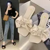 Kleine Daisy boog buiten dragen slippers vrouwelijke zomer nieuwe mode strand schoenen zachte zolen studenten zwangere vrouwen platte slippers