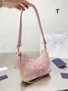 Kadın Straw Bagsdesigner Crossbody Naylon Omuz Çantaları Hobos Çanta Zinciri Çantalar Tasarımcı Crossbody Bagetler Lady Küçük Toox