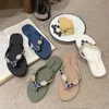 2023 mode kvinnor skor sommar ny design flip-flops kvinnliga blå ögon kristallserie mode casual flat strand sandaler.