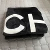 Styles Letter Cashmere Designer filt Soft Wool Scarf Shawl Portable Warm Plaid Soffa Bed Fleece Sticked Throw 150x200cm