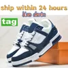 2023 topp herr löparskor gul himmelsblå denim Logo Präglad Trainer dam Sneaker sko vit grå rosa röd trippel vit män dam himmelsblå sneakers sneakers