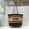 Mångsidig tygväska varumärke för kvinnor lyxig designer handväska ny i halm broderi bokstav dekorera högkapacitet slingväska