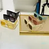 Partihandel Fashion Solglasögon med UV 400 -skydd för kvinnor Square Frame kommer med Case Classic Solglas