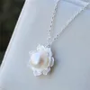 Kedjor Fashion Silver Plated smycken Pearl Flower Pendant Halsband färgglad. Brilliant Luster Female Lotus ClaVicle Bone