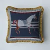 Léger luxe Croker Horse Style européen luxe velours Double face impression gland canapé housse de coussin taie d'oreiller sans siège de bureau de base 2023070706