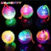 LED Light Sticks 1 Pc Kids Glowing Ball Toy Up Lampeggiante Morbido Massaggio spinoso Elasticità Giocattoli divertenti Bambini Spremere Anti Stress 230605