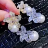 Modedesigner Diamond Zirconia Flower Sparkle Pearl Stud örhängen för kvinnliga flickor med Sier Post Fantastisk klassisk chic stil smycken