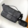 Läder bröstväska män kvinnor designer s lås sling axel väska mode crossbody messenger väska plånboken m45807