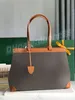 Bellechasse Biaude PM Luxury Designer Väskor Kvinnor Portfölj Gym Crossbody Tote Axelväskor Mens äkta läder Fashion Handväska Koppling Duffel Bag