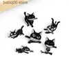 Broches Broches Creative Nouveau Dessin Animé Petit Chat Noir Bouche avec Couteau Série Styling Bijoux Bracelet espiègle Petit Chat Noir Vêtements Emblème T230605