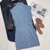 Vestidos casuais básicos Designer de produtos europeus 2023 verão novo cinto sem mangas vestido simples bordado carriage wash jeans 4G59