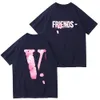 Vlone Tees Vlone Brand TシャツTシャツVlonesトレンディピンクレタービッグVプリントと女性のカジュアルヒップホップショートサマーメンズTシャツ女性デザインマンTシャツサイズS-3XL