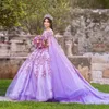 Lavendel Glanzende Baljurk Quinceanera Jurk Verjaardagsfeestje Jassen Applique Kralen Met Cape Vestido De 15 Anos Robe De