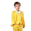 Costumes pour hommes Personnaliser Tuxedos garçon jaune Revers cranté Costume pour enfants Dernières conceptions de pantalons de veste Costumes de mariage / bal pour enfants (veste gilet cravate)