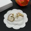 Orecchini a cerchio da donna di piccole dimensioni Fashion Letter Love Orecchini a bottone in oro Lady Luxury Designer Heart Earring Marchi Gioielli all'ingrosso