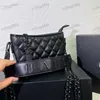 Designer kvinnors strandpåse axelväska topphandtag handväska hårdvara metall c spänne liten hänge matelasse kedja crossbody väskor makeup lådväskan nyckelpåsar 20x15 cm