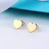 Gold Diamond Earrings Titanium Steel Love örhängen Kvinnors utsökta enkla modeörhängen Designer Lyxörhängen Smyckesdesigner 2 Hot Sale