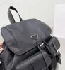 Modischer schwarzer Rucksack, Vintage-Pratop-Kunstrucksack, Rucksack mit wasserdichter Reisetasche, geeignet für Männer und Frauen, schwarzer Rucksack