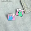 Pins Broschen Kreative und personalisierte englische Dialogbox Brosche mit geometrischem Design Dummes und süßes Kätzchen-Öltropfen-Accessoire-Brosche-Abzeichen T230605