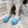 Dauphin poisson femmes chaussures maison intérieur doux antidérapant pantoufles dessin animé drôle Super mignon Baotou poisson bouche pantoufles respirantes.