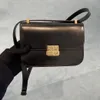 Cuir véritable CrossBody Miui Luxurys Totes Sac à bandoulière Designer Sangle Femmes Sacs à main Hommes Sac à main classique en relief Soirée Sling Portefeuille Maquillage Embrayage Main