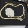 2023 Collana pendente con ciondolo di qualità di lusso con dimaond e perline di conchiglia naturale design perla in oro 18 carati placcato con timbro a scatola PS7035B