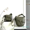 Berömd lyxväska bred remsa axelväska lädermaterial designer väska handväska modemänsare