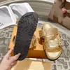 Hoge kwaliteit klassieke designer sandaal dia's sandalen voor dames nieuwe clor damesschoenen zomer sexy metalen knop outdoor strand lederen gesp platform slippers