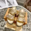 고품질 클래식 디자이너 샌들 슬라이드 샌들을위한 샌들 New Clor Women Shoes 여름 섹시한 금속 버튼 야외 해변 진짜 가죽 버클 플랫폼 슬리퍼