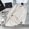 Damen zweisteuelhafte Hosen Designer 2023 Frühling/Sommer Neues Silhouette -Hemd Hemd Taille Heiße Diamant Dekorative Shorts Temperament Set 6U3X