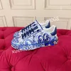 Topp nya varumärkesvaror casual skor läder lace-up sneaker mode löpande tränare brev kvinna skor platt tryckt gym sneakers