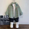 Set di abbigliamento Camicie da ragazzo Primavera e autunno Materiale in cotone Plaid per bambini Camicie a maniche lunghe Casual Cappotti sottili 230605