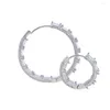 Boucles d'oreilles créoles petites femmes de taille moyenne cerceaux glacés Bling 5A zircon cubique blanc boucle d'oreille cercle pavé CZ complet