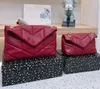 Mode kvinnor Luxurys designers axelväskor handväskor högkvalitativa läder crossbody handväska damer molnkedja väska plånbok trend koppling handväska med logotyp