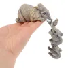 Dekorativa föremål Figurer Söta elefantfigurer som håller Baby Elephant Home Harts Crafts Mini Micro Landscape Ornament Garden Decor Statue 230606