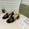 2022 diseñador de moda sandalias de mujer zapatillas de cuero zapatos de tacón grueso 35-42 ambiente de lujo de alta calidadqiuti17