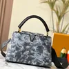 2023 Four seasons fashion new cowhide pattern V inset gold Tote bag light luxury hand bill of lading shoulder cross-body large capacity womens shopping bag