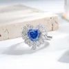 Anillo de plata esterlina con circón en forma de corazón azul oscuro para damas simples de moda europea y americana