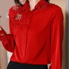 Blusas de mujer Camisa de seda de imitación para mujer Rojo Negro Elegante Oficina Dama Bordado floral Ahueca hacia fuera Blusa Mujer Primavera Suelta Cuello de polo
