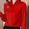 Chemisiers pour femmes Femmes Imitation Soie Chemise Rouge Noir Élégant Bureau Dame Broderie Florale Évider Blouse Femme Printemps Lâche Polo-Cou