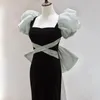 Heta rosa aftonklänningar med långt tåg 2023 Cap Hylsa sjöjungfru V Neck Långärmar Prom Gown Vestidos de Sexig topp illusion till och med klänning elegant satin vestido de novia