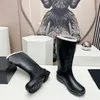 Lyxvarumärke Kvinnor Stövlar Knare Knight Rainboots Waterproof TPU Shoes High 32cm Storlek 36-41