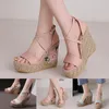 Sandálias 2023 Bohemian Water Proof Platform Slope Heel Grande Feminino Salto Alto Sexy Shoes For Fashion