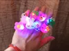 Andra evenemangsfestleveranser 50st LED Light Up Rings Födelsedag Favor Glowing Cartoon Flower Djur Diamond Mönster Open Ring Flash Halloween Xmas Decor 230605