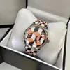 Nieuwe luxe modehorloges Zwitserse kwarts beweging kleur doodle dial roestvrij staal vrouw designer horloges saffier kristallen lederen band