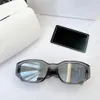 デザイナー透明なグレー/シルバーミラーサングラス男性と女性のためのトップ品質のユニセックスサングラス反ウルトラバイオレトレトロスクエアフレームファッション眼鏡
