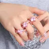 Anneaux de mariage CWWZircons Rose Or Couleur Rose Coeur Glacé Bling Cut 5A CZ Promise Bague de Fiançailles Pour Femmes Bijoux Cadeau R279