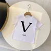 T-shirt a maniche corte primavera-estate per ragazzi e ragazze 2023 con stampa di lettere Edizione coreana Abbigliamento Top Marchio di moda per bambini piccoli e medi Casual