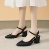 Sandalet sivri uçlu 4305 orta topuklu kadınlar tıknaz yaz ayakkabıları parti moda pompaları slaytlar elbise seksi terlik parmak arası terlik 2024